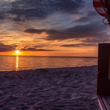 Ostseebad-karlshagen-grosszuegige-ferienwohnung-sommer 公寓 *